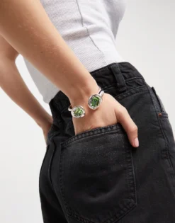 Pulsera rígida bañada en plata de ley y dos cristales turquesas