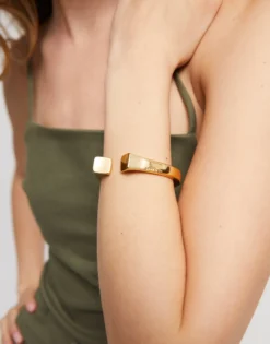 Pulsera rígida bañada oro 18k acabado liso y forma cuadrada