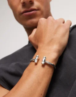 Pulsera rigida bañada en plata de ley y dos tubos en sus extremos
