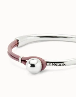 Pulsera semirígida bañada en plata de ley con cuero de color lila