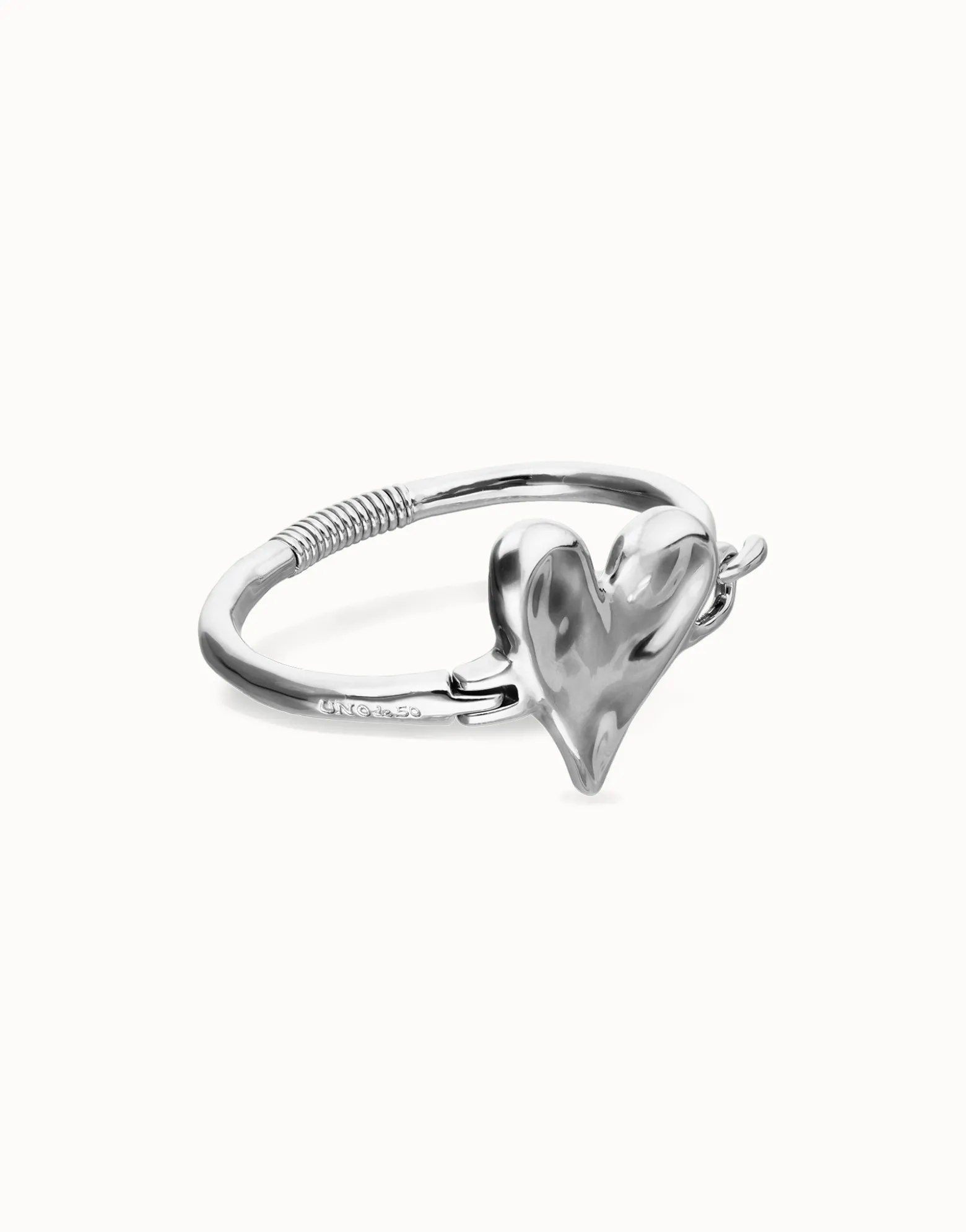 Pulsera semirrígida bañada en plata de ley con detalle de corazón