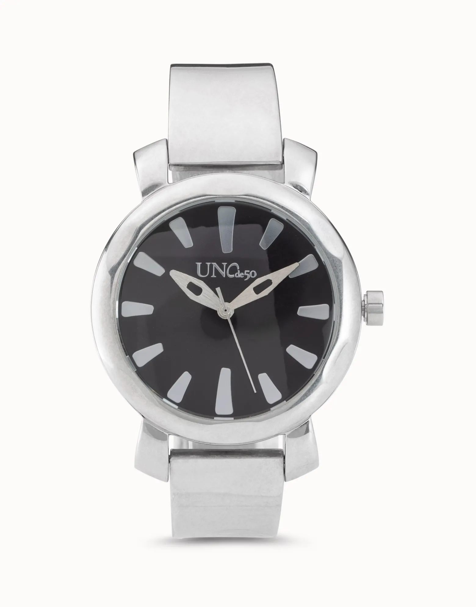 Reloj bañado en plata con esfera negra