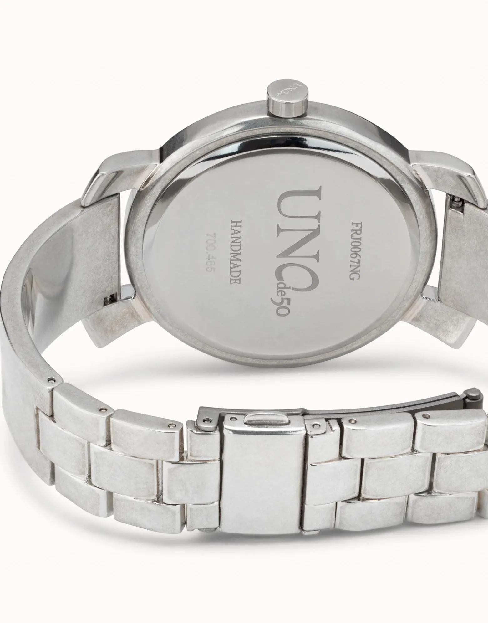 Reloj bañado en plata con esfera negra