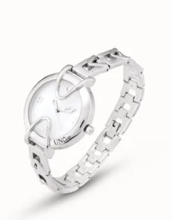 Reloj bañado en plata de ley con correa metálica y esfera redonda con interior blanco